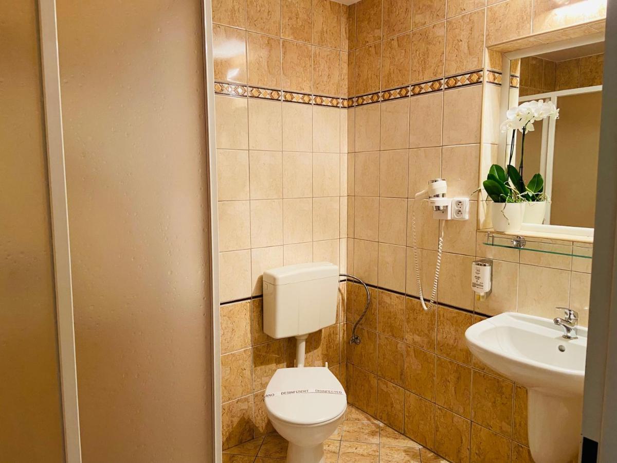 Garni Hotel Pyramida Хеб Экстерьер фото